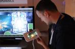 N-Zone-Kollege Sebastian Stange beim Probespielen mit der Nintendo Wii U. (5)