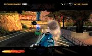 Die Crashbreaker-Bombe ermöglicht wieder fiese Takedowns. Leider verhüllen dicke Balken Teile des Schadensmodells. (PS2) 