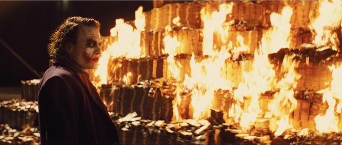 Heath Ledger in der Rolle seines Lebens: Als manischer Joker hält er Gotham City in The Dark Knight in Atem.