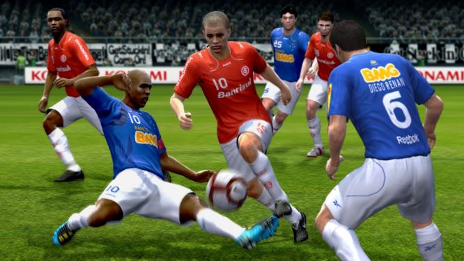 PES 2011: Ein neuer Patch soll laut Konami die Intelligenz der Verteidiger verbessern.
