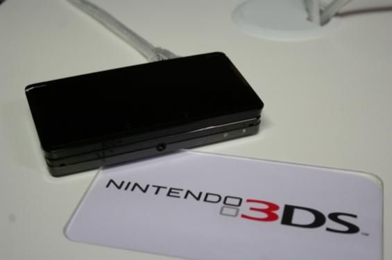 Wie Nintendo nun bestätigte, wird der Nintendo 3DS aufgrund seiner höheren Leistungsfähigkeit eine geringere Akkulaufzeit vorweisen, als noch die Vorgängermodelle. (2)