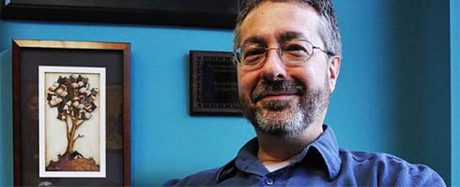 Zuletzt entwickelte Warren Spector das Jump 'n Run Epic Mickey. In einem Interview kritisierte der Game Designer die Vernachlässigung der Story und KI in Videospielen. (21)