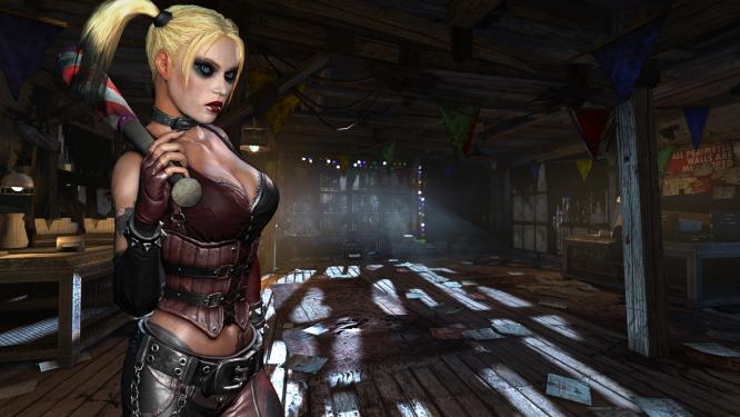 Harley Quinn tritt euch in Batman: Arkham City in Lederhose und Ledercorsage entgegen. Im ersten Teil trug die Schurkin noch ein knappes Krankenschwester-Kostüm.