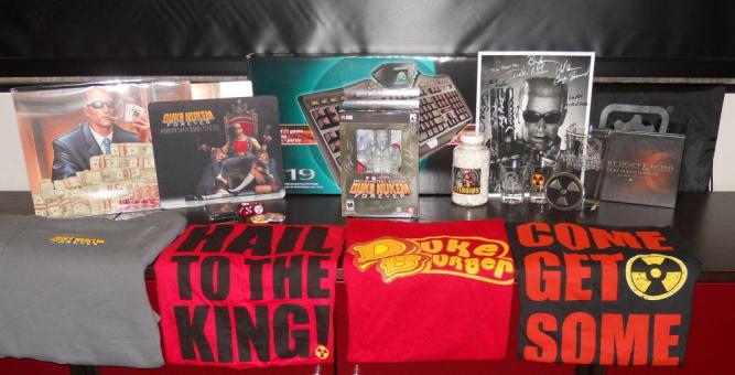 Für slash000 hat sich das Warten auf Duke Nukem Forever gelohnt. Er bestellte den Shooter bereits 2001 vor und durfte sich über ein riesiges Geschenke-Paket freuen. (8)