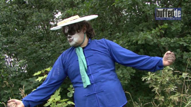 Unser ehemaliger Chef Simon durfte für unser neuestes Fun-Video zum Thema Mists of Pandaria in ein Panda-Kostüm springen. Und hatte seinen Spaß dabei!