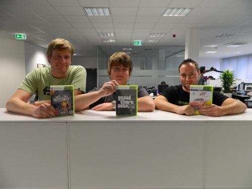 Mit ihren Spielefavoriten: Matti mit Battlefield 3, Linus mit GTA 5 und Andy mit Forza Motorsport 4 (von links).