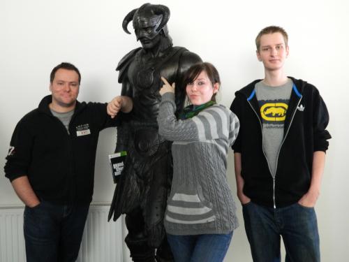 Thomas, Katha und Tom (v.l.n.r.) mit Dovakhiin aus Skyrim
