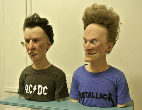 Make-Up-Artist Kevin Kirkpatrick hat sich gefragt wie Beavis und Butthead wohl in echt aussehen würden und kurz darauf zwei erschreckend realistische Skulpturen der Cartoon-Helden modelliert. (2)