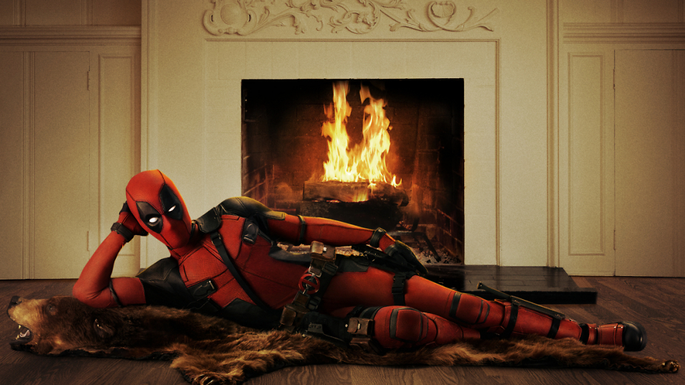 Steht als Deadpool inmitten der Fans, niemand erkennt Ryan Reynolds
