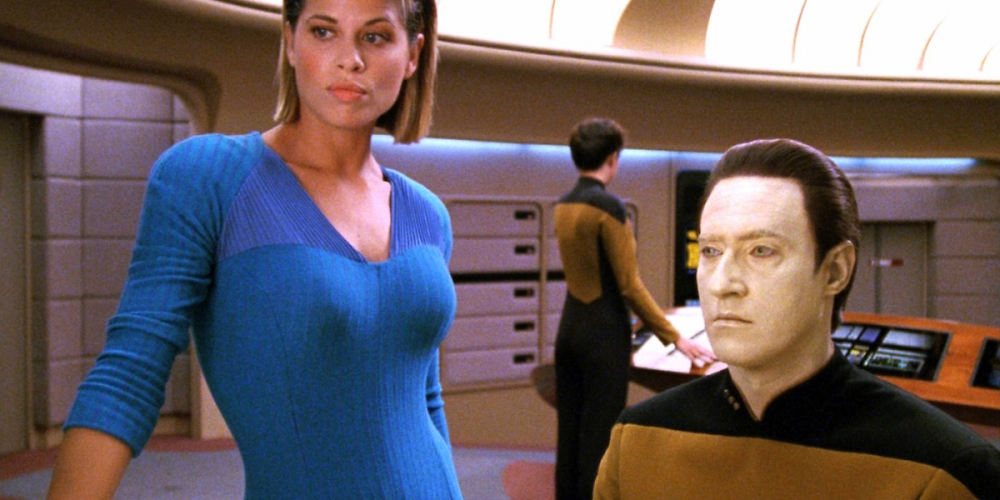 Jede Menge Familiengeschichten - unter anderem lernen wir die Schwester der verstorbenen Sicherheitschefin Tasha Yar kennen.