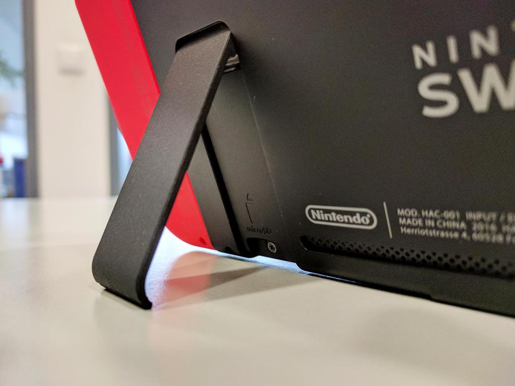 Ein kleiner Wermutstropfen ist der Standfuß der Switch.