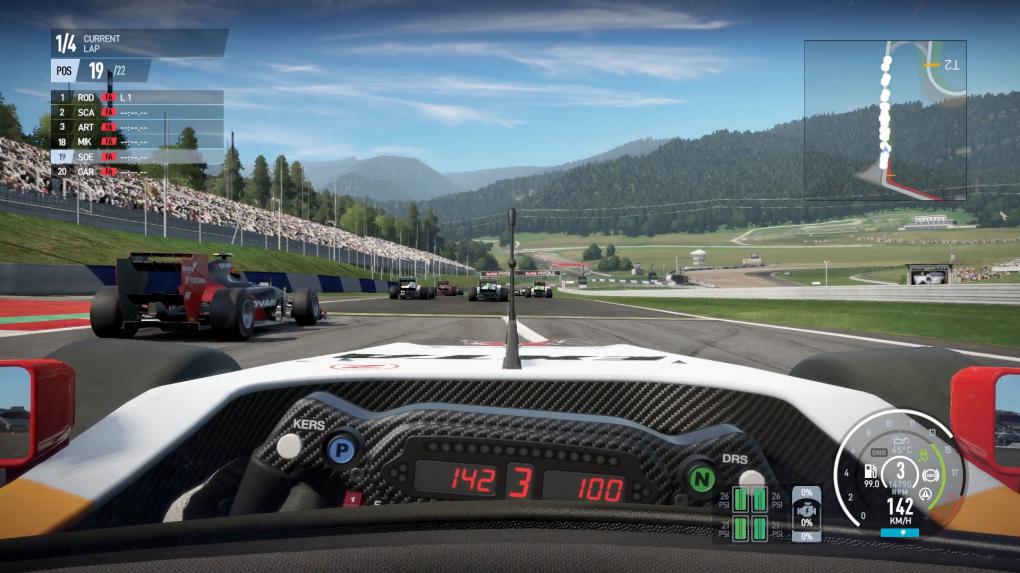 An Bord des Formel-1-Boliden über den Red Bull Ring in Österreich. Project Cars 2 beeindruckt im Vergleich zum Vorgänger bereits vor dem Launch mit seiner ruckelfreien Grafik und der tollen Weitsicht.