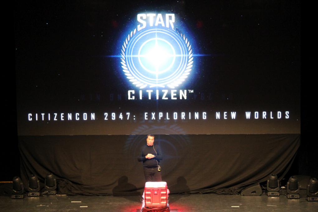 Chris Roberts eröffnete die Konferenz mit einer vorbereiteten Ansprache. Danach hielt er sich aber stärker im Hintergrund als bei früheren Auftritten.