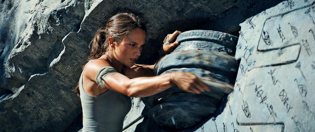 Um in die sagenumwobene Tempelanlage zu gelangen, muss Lara Croft ein riesiges Schloss knacken.