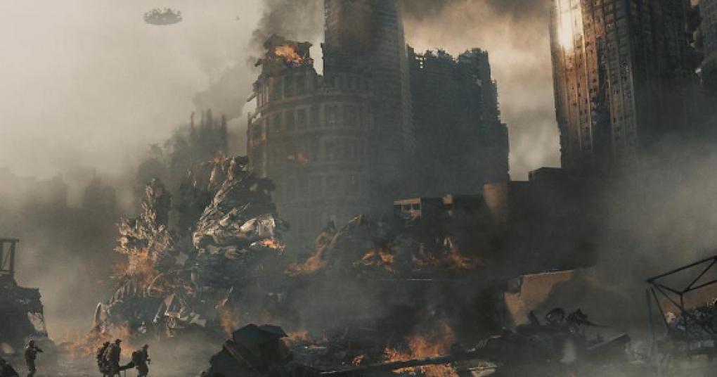 'World Invasion: Battle Los Angeles' (2011): Im völlig zerstörten Los Angeles liefern sich die US-Marines einen blutigen Häuserkampf mit den außerirdischen Invasoren.