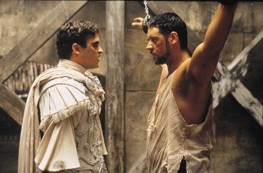 Maximus und Commodus stehen sich gegenüber.