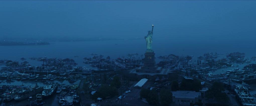Bei Liberty Island sammeln sich zahllose Boote.