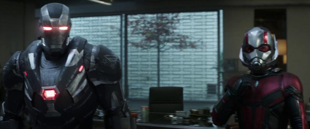 War Machine und Ant-Man rüsten sich zum Kampf.