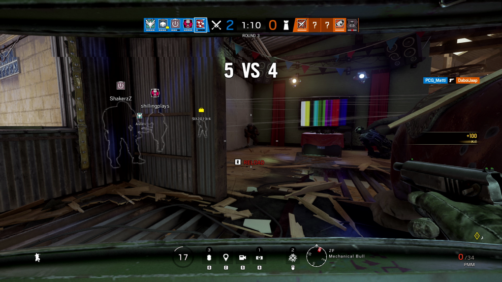 Operator Fuze kann einen ballistischen Schild mit ins Gefecht nehmen und ist so vor feindlichen Kugeln gut geschützt.