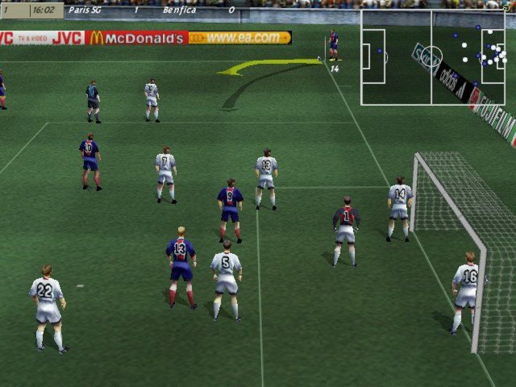In FIFA 99 mussten Fans auf den aus dem Vorgänger bekannten und beliebten Hallenmodus verzichten. Dafür erhielten die Kicker nun rudimentäre Gesichtsanimationen und unterschiedliche Körpergrößen.