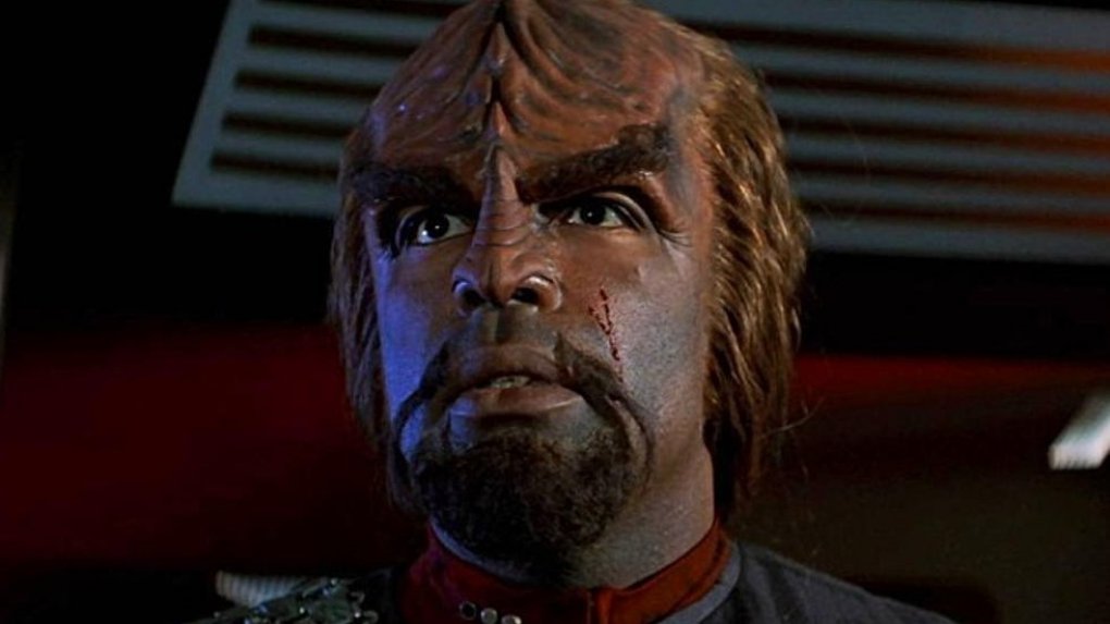 Er verkörpert den klingonischen Willen und die schiere Unbezwingbarkeit eines wahren Kriegers: Worf ist einer der besten Klingonen aller Zeiten.