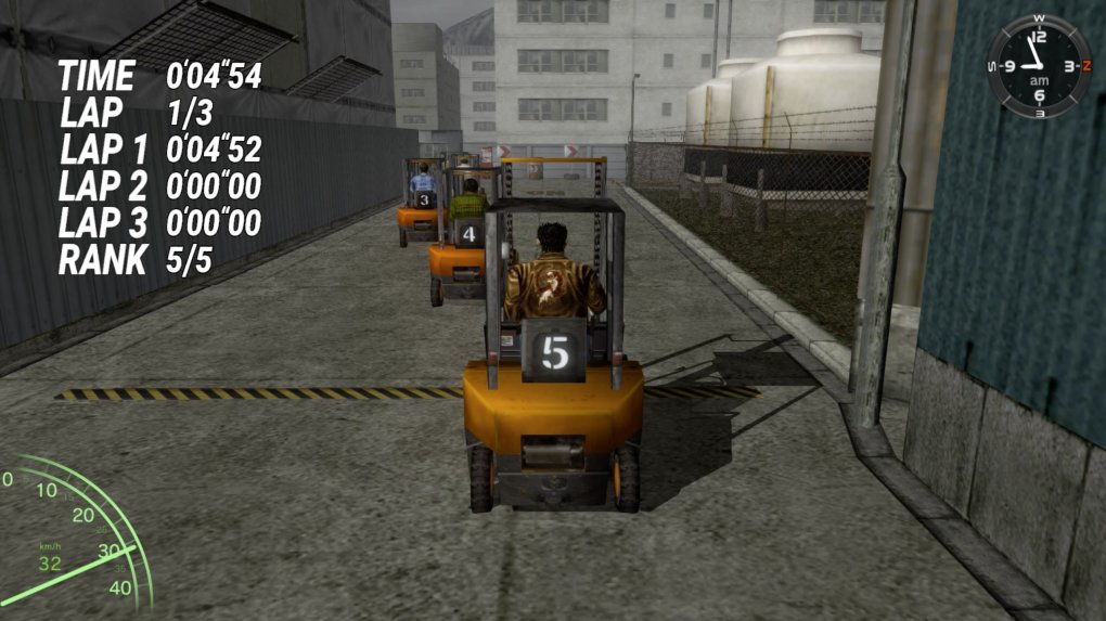Mit einem Entwicklungsbudget von 47 Millionen Dollar ist Shenmue das teuerste Videospiel des letzten Jahrtausends. Hier im Bild: das Gabelstapler-Wettrennen-Minispiel.