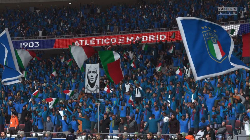 Über die Jahre erweiterte EA Sports die Darstellung des virtuellen Publikums. In FIFA 23 herrscht auf den Rängen deutlich mehr Leben und die Fans reagieren dynamisch auf die Entwicklungen auf dem Platz.