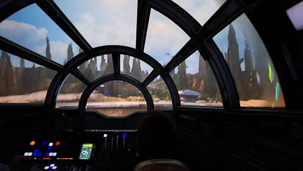 Im Cockpit des rasenden Falken.
