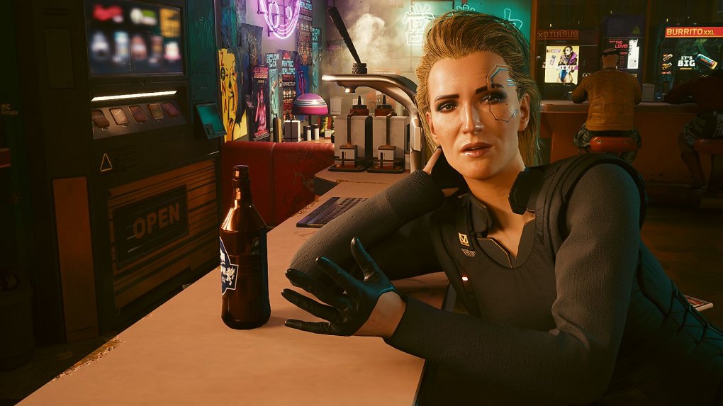 Ein NPC aus Cyberpunk schaut den Spieler an
