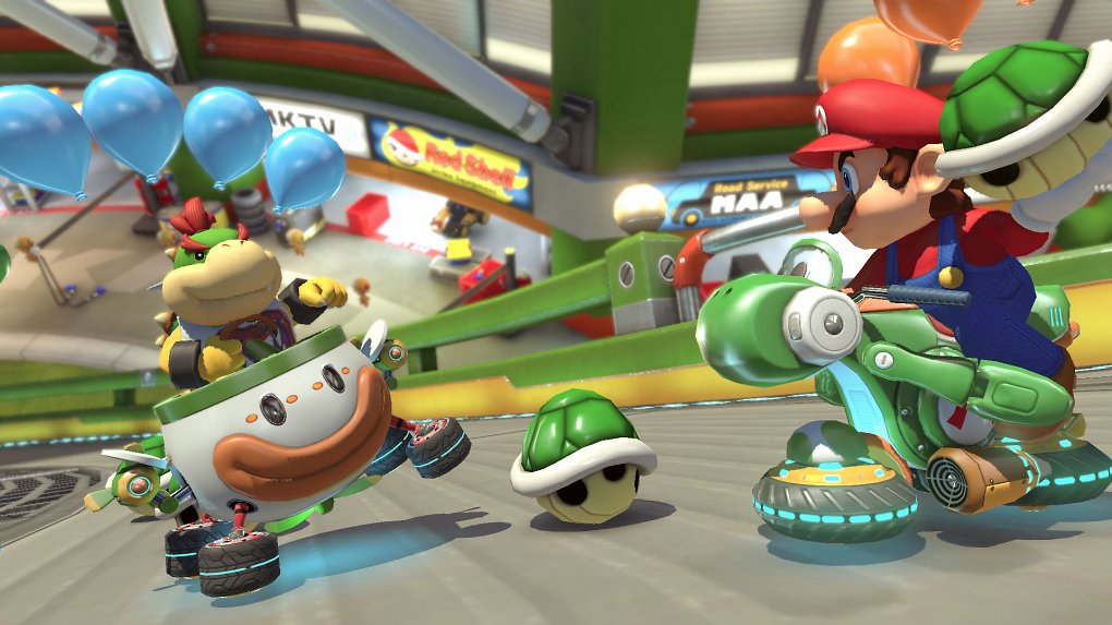 Bowser beschießt Mario mit einem grünen Panzer