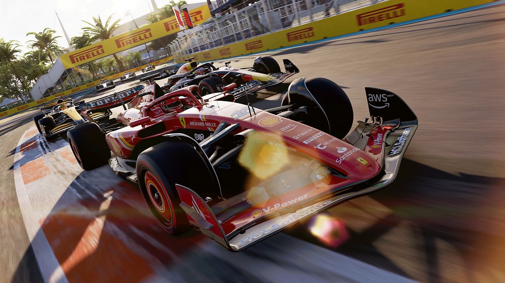 Ein Ferrari, ein Red Bull und ein McLaren kämpfen um Positionen