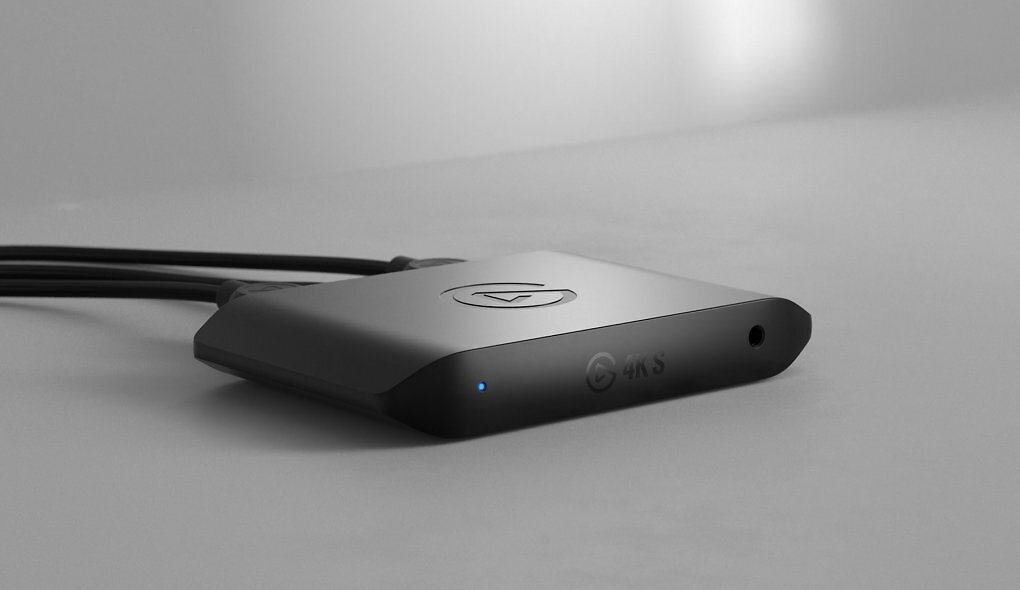 Klein, handlich und kompakt! Dank des schlanken Designs der Elgato 4K S lässt sie sich problemlos transportieren.