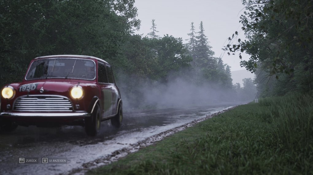 Mit dem Mini Cooper tasten wir uns in Assetto Corsa Rally langsam an das Kontrollieren der Fahrzeuge heran. Mit der Zeit steigern wir aber die Anzahl der Pferdestärken.