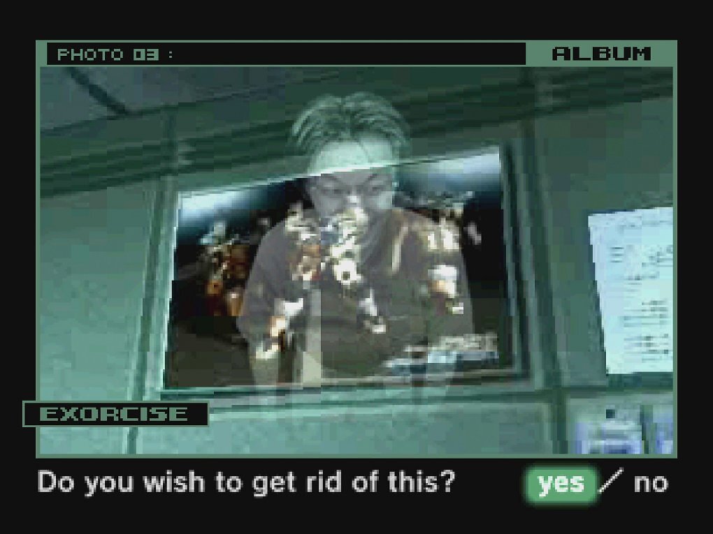Selbst, wenn wir seinen Geist aus diesem In-Game-Foto tilgen: Kojimas Mix aus Genie und Wahnsinn ist aus MGS nicht wegzudenken. Und wir würden es auch gar nicht anders haben wollen.