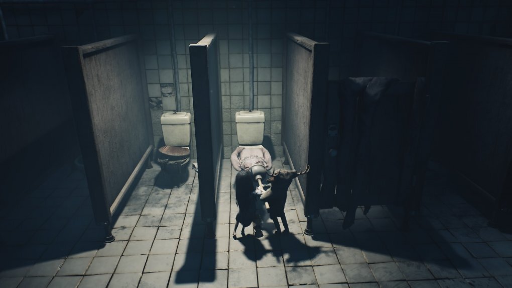 Die beiden Kinder ziehen mit einem Pömpel eine Leiche aus einer öffentlichen Toilette.