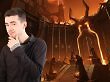 Der Autor vor einem Bild aus Doom The Dark Ages