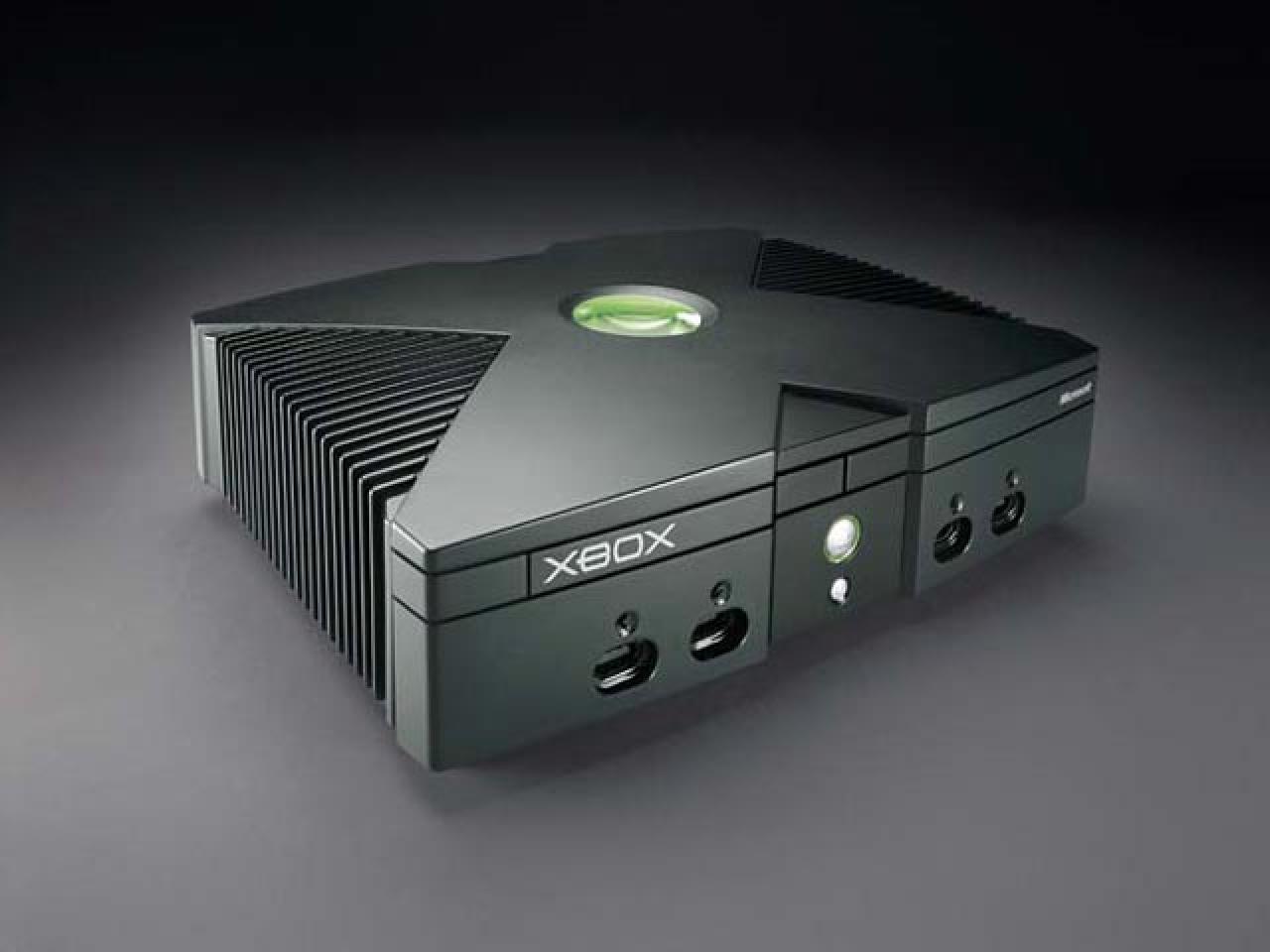 [29/01/2002] Xbox feiert 15-jähriges Jubiläum! Aller Anfang ist schwer: Die erste Xbox kam gewaltig, aber zu spät - und mit gigantischem Controller (1)