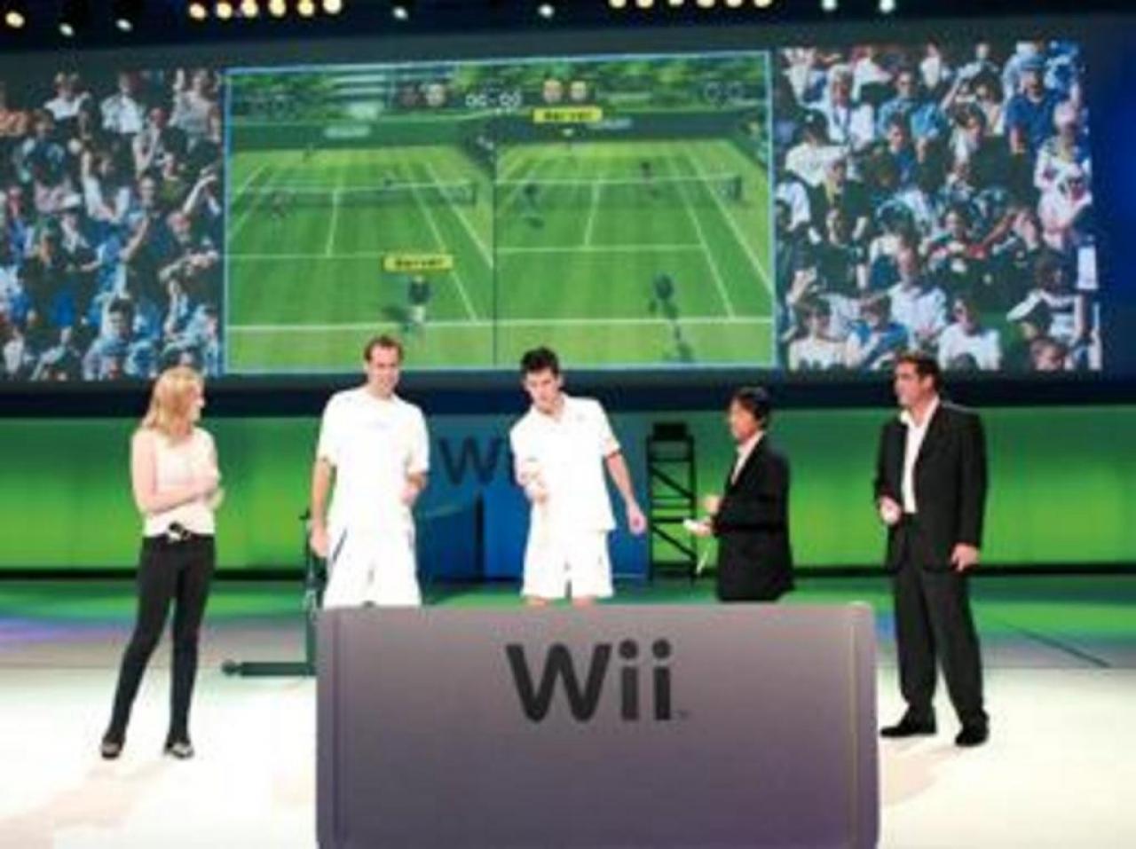 [27/10/2006] Wii-event in london: Für die Präsentation von Wii Sports engagierte Nintendo den Tennisstar Tim Henman (Bild links). Anschließend durften wir selbst Hand an die Wii-Remote legen. 