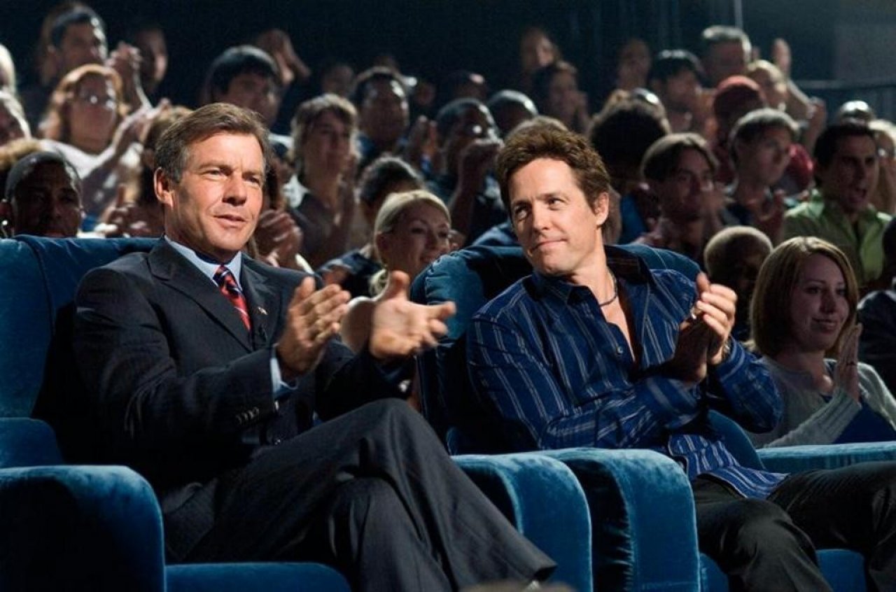 [22/11/2006] Begeisterung: Präsident Staton (Dennis Quaid, li.) und Showmaster Martin Tweed (Hugh Grant) 