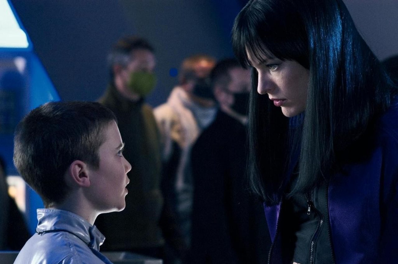 [18/12/2006] Stellt Six (Cameron Bright, li.) wirklich eine Gefahr für die Gemeinde der Vampire dar?