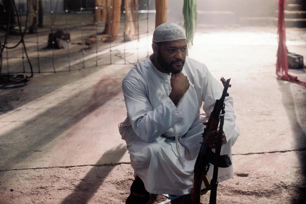 [22/01/2007] Ahmat (Laurence Fishburne) mit einer AK-47 