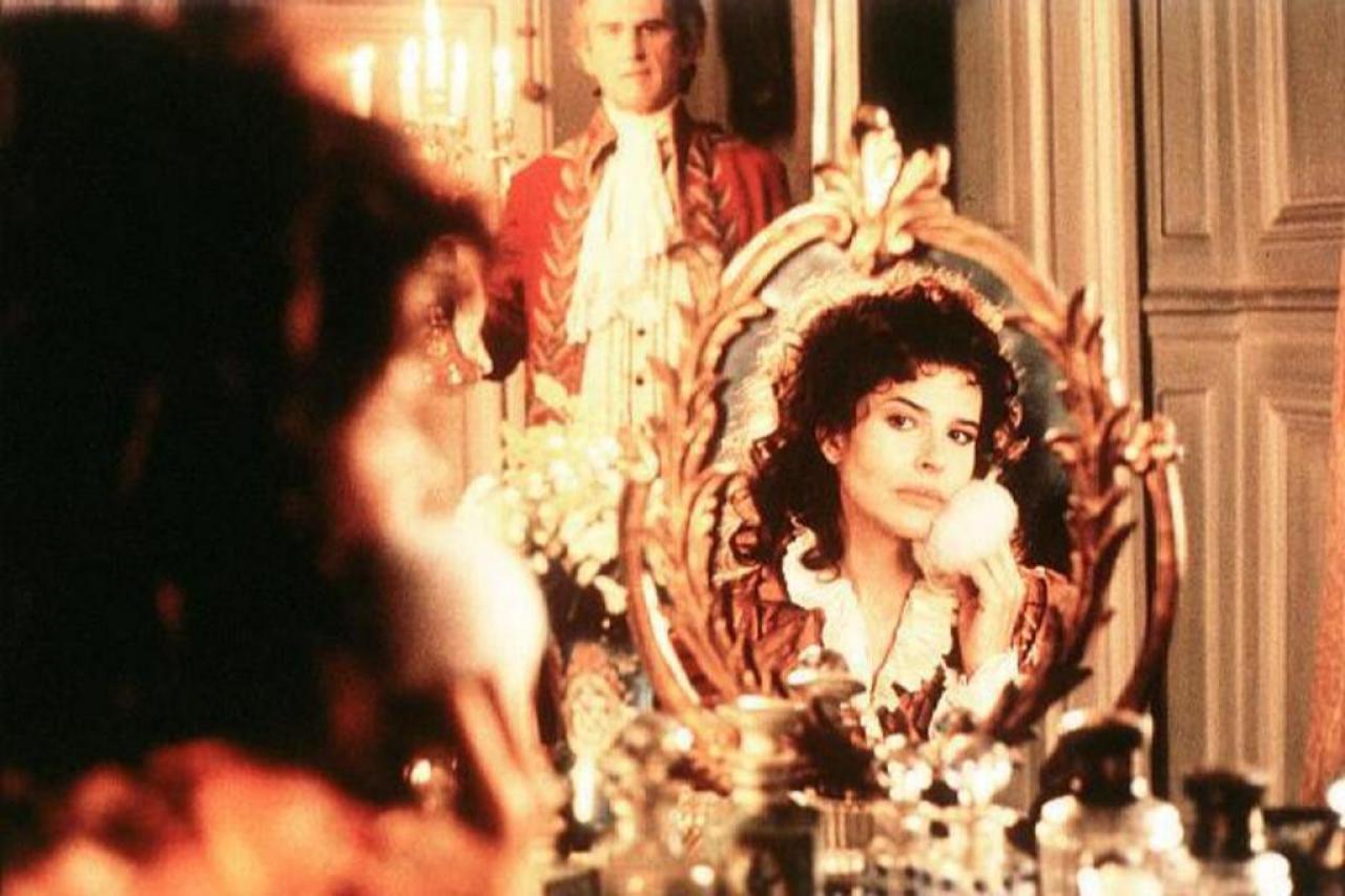 [23/02/2007] Die verwitwete Gräfin Blayac (Fanny Ardant) beherrscht die Spielregeln am Hof perfekt.