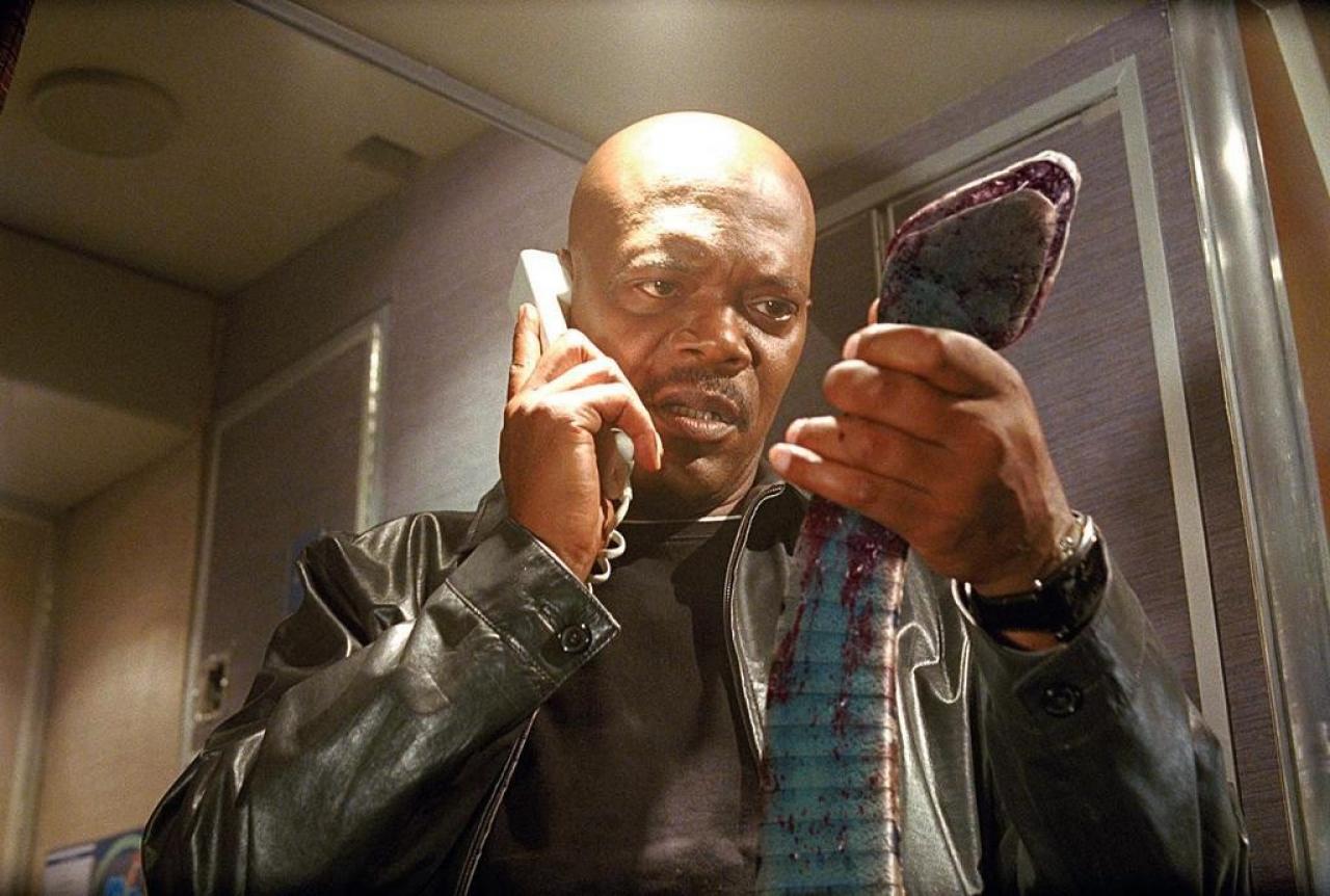 [23/02/2007] Schlangenbeschwörer: FBI-Agent Flynn (Samuel L. Jackson) bestellt für die Landung schon mal Gegengift 