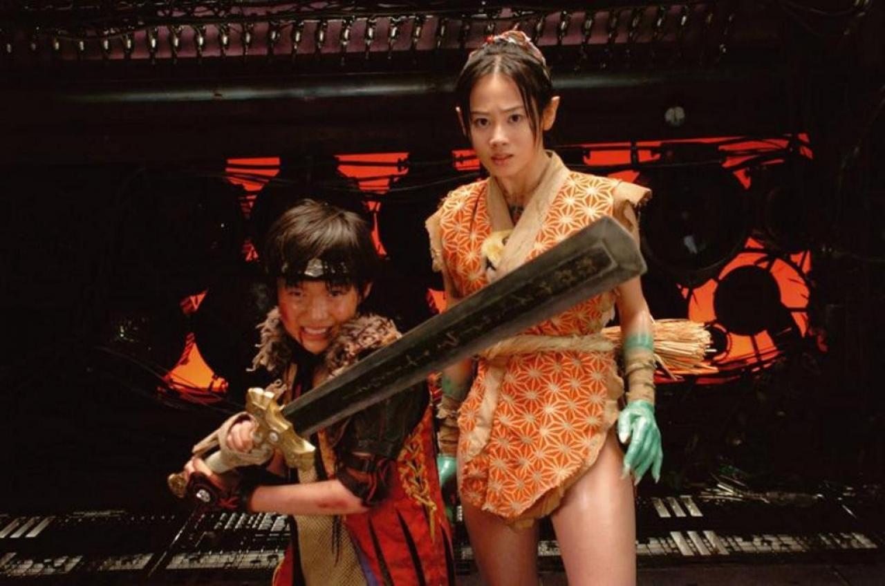 [17/03/2007] Der junge Tadashi (Ryunosuke Kamiki, li.) schlägt sich wacker 
