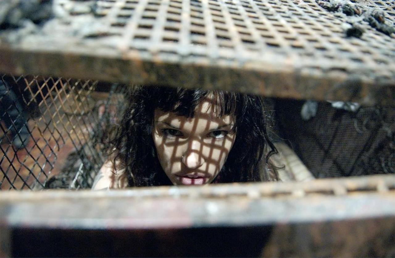 [27/04/2007] Augenschmaus: Warum verschont Goodnight ausgerechnet die hübsche Kira (Samantha Noble)? 