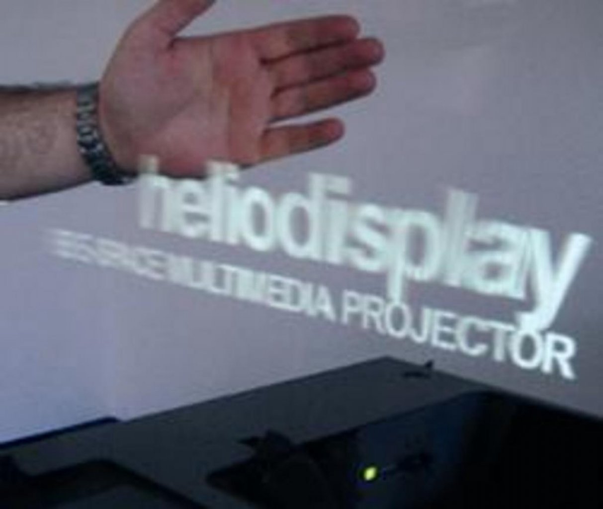 [29/05/2007] Unfassbar: Möglicherweise könnten weiterentwickelte Helio-Displays eine Alternative zu den OLED-Displays darstellen. 