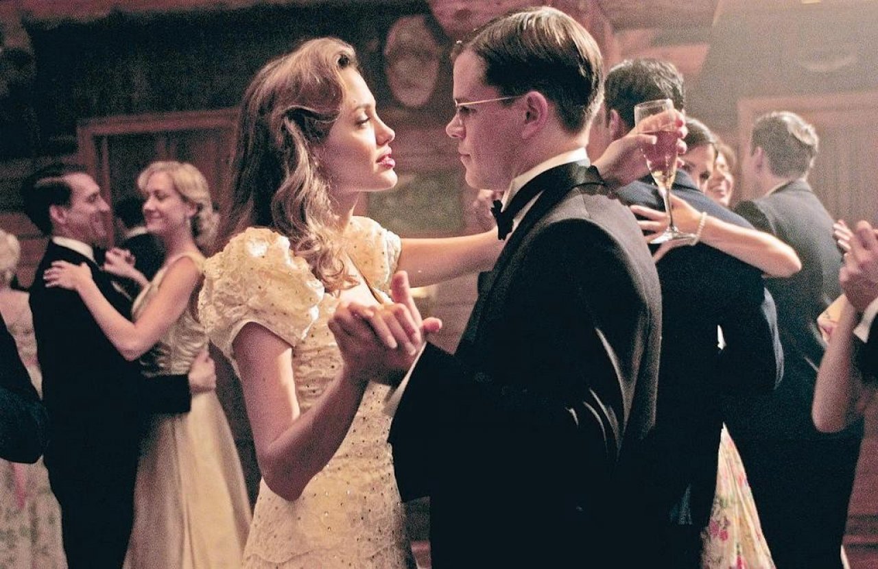 [29/05/2007] Verhängnisvolle Affäre: Edward heiratet nur deshalb, weil Clover (Angelina Jolie) schwanger wird.