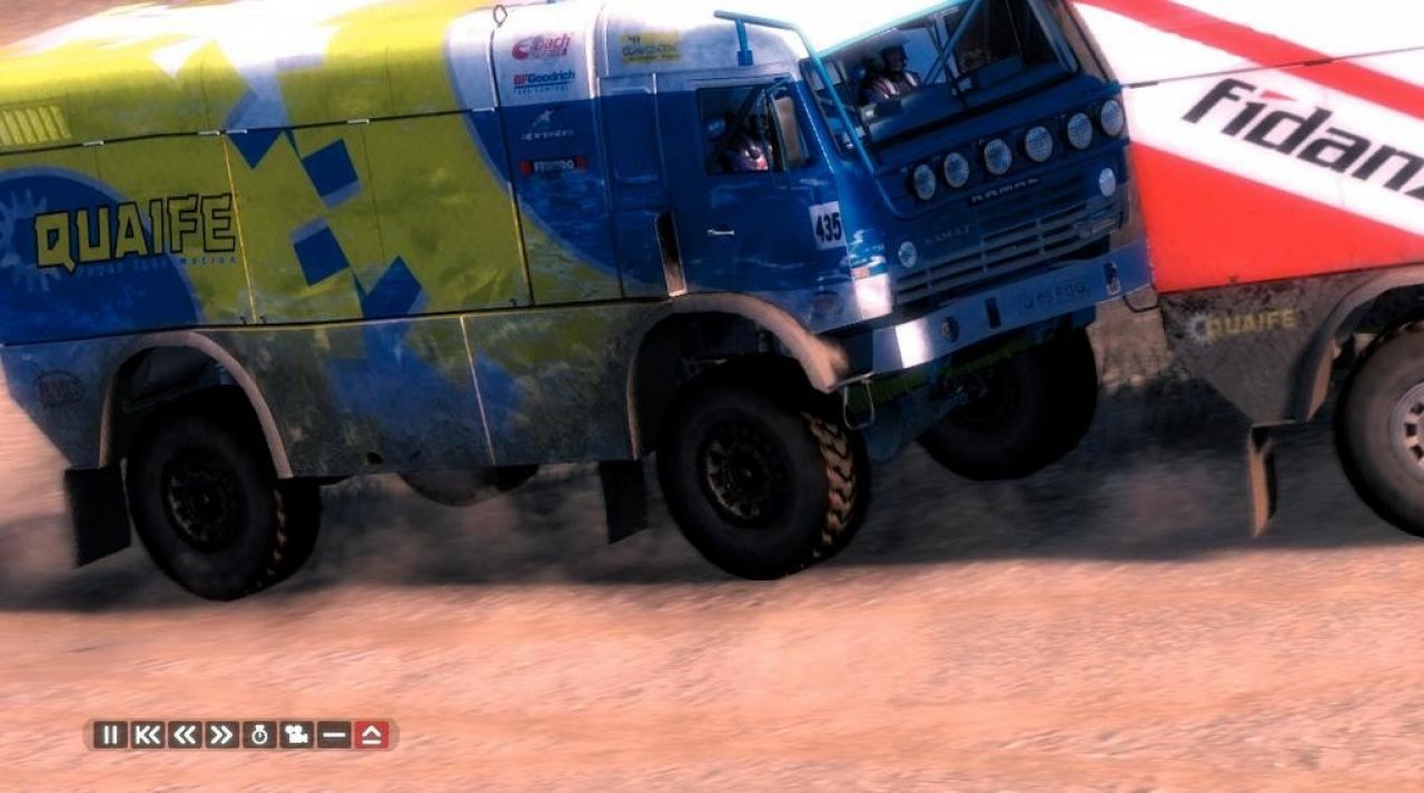 [26/06/2007] Die Truck-Rennen sind alles andere als langweilig. Überholvorgänge gehen hier fast nie ohne Berührung vonstatten. (Xbox360) 