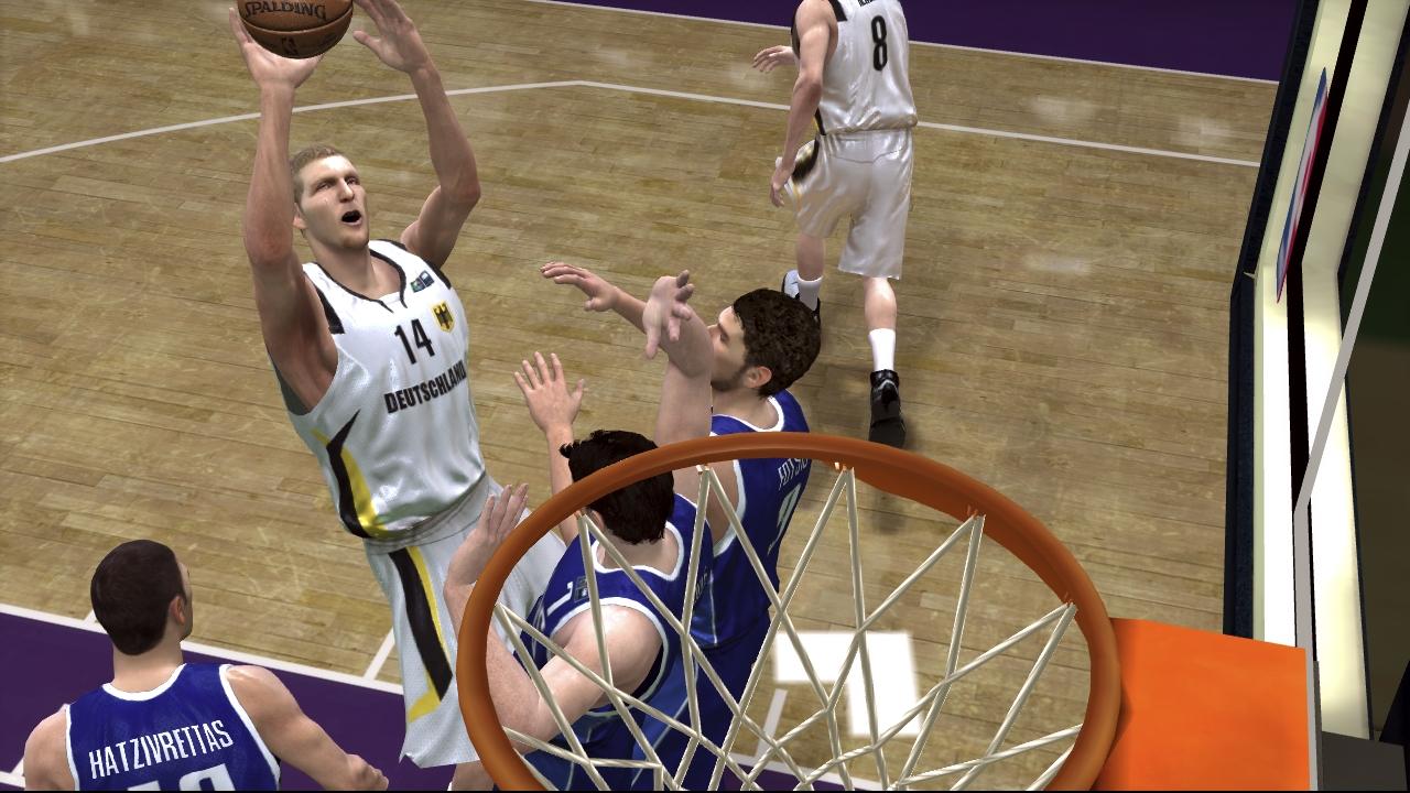 [19/09/2007] NBA Live 2036: Die beliebte Basketball-Simulation geht mit neuen Features in die nächste Runde! Der Be-A-Ball-Modus lässt euch in die Rolle des Balles schlüpfen und verspricht ein Action-Feuerwerk! Lasst euch quer durch den Raum werfen - bis euch die Luft ausgeht. Mit Kinect rollt ihr sogar live durch eure Wohnung! (Bild: NBA Live 08)
