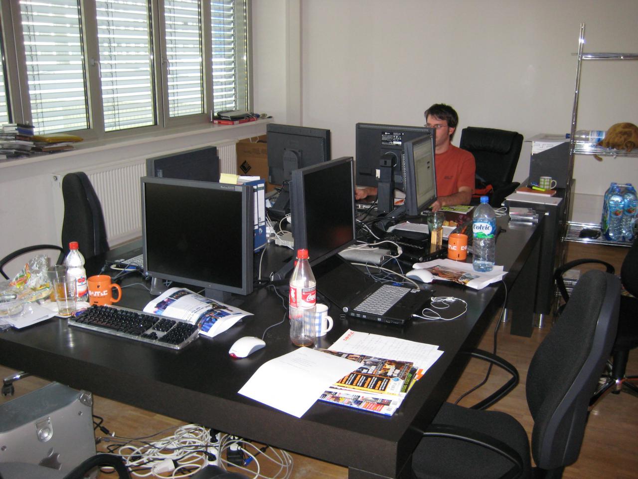 [11/10/2007] Kuschelig: Das Redaktionsbüro.